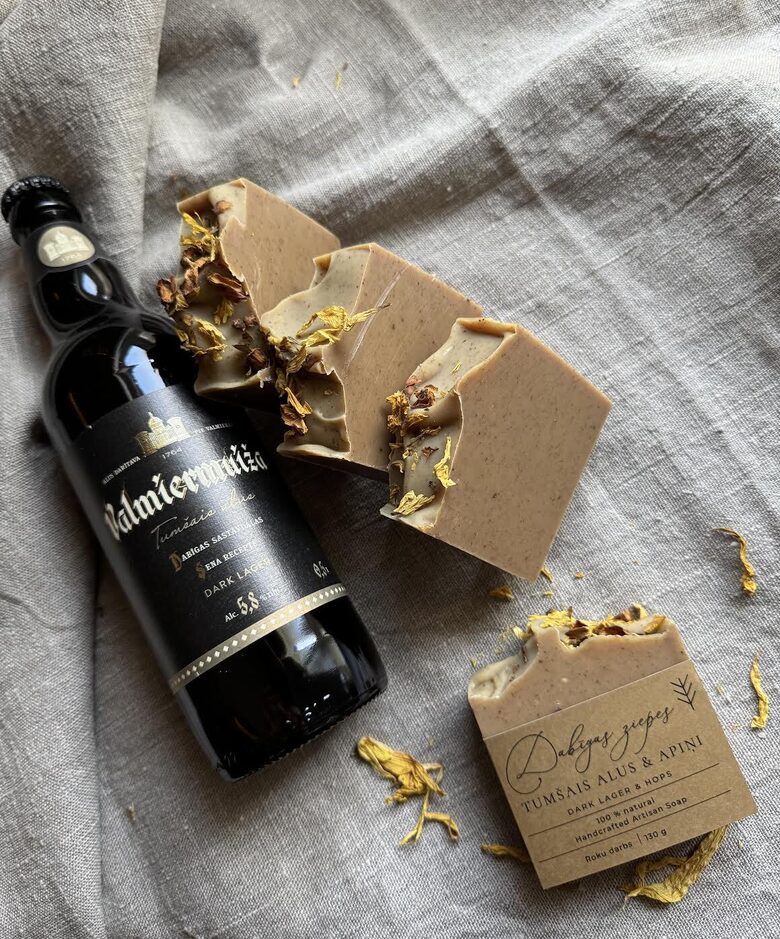 TUMŠAIS ALUS UN APIŅI