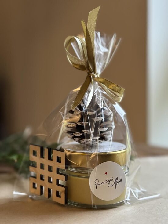 EGĻU SVEĶU ZIEDE UN LATVJU ZĪME